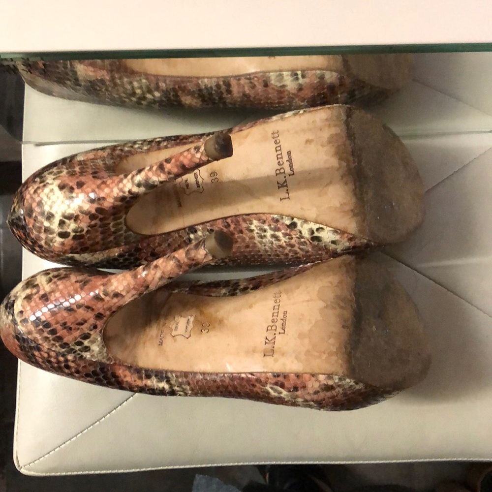 2 pairs Lk Bennett pumps 39&39.9 - Picture 5 of 15